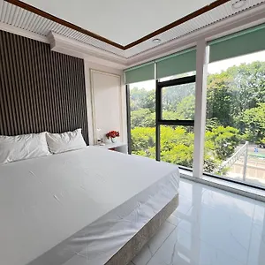 Thu's Near Ben Thanh Market Apartment